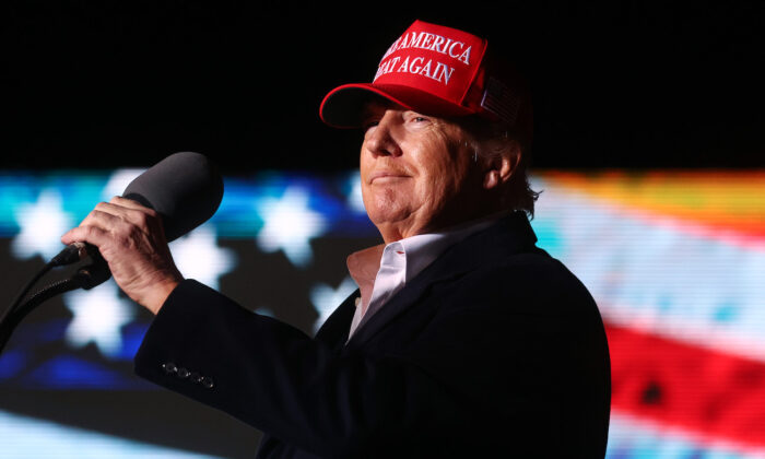 ‘Chúng ta sẽ lấy lại nước Mỹ’: Cựu TT Trump tổ chức cuộc tập hợp đầu tiên của năm 2022