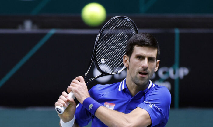 Gia đình của Novak Djokovic cho rằng anh là nạn nhân chính trị, bị giữ như ‘tù nhân’ ở Úc