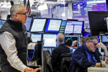 Đầu tư ngoại quốc vào chứng khoán Trung Quốc bất an trước thắt chặt kiểm soát nền kinh tế