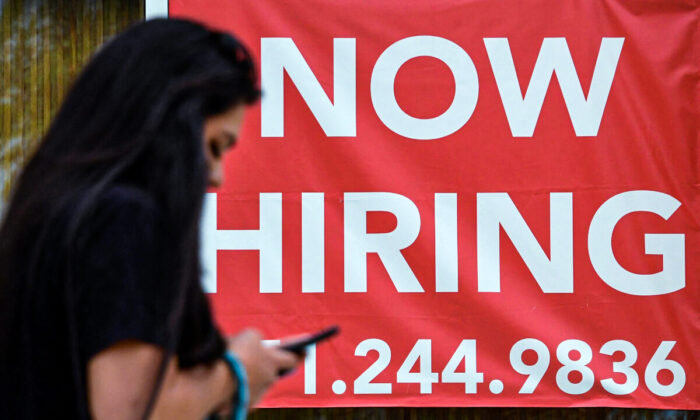 Số đơn xin trợ cấp thất nghiệp hàng tuần giảm xuống dưới mức trước đại dịch