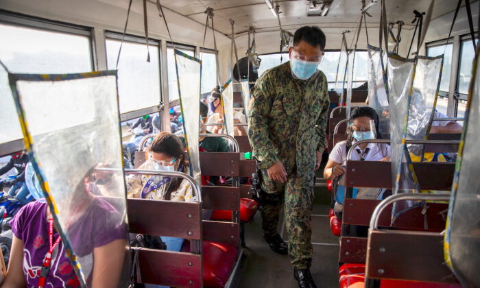 Philippines áp đặt chính sách ‘không chích ngừa, không lên xe’