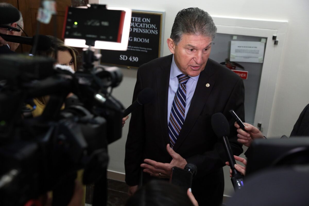 TNS Manchin: Niềm tin của tôi sẽ không ngăn tôi ủng hộ ứng cử viên SCOTUS thiên tả hơn