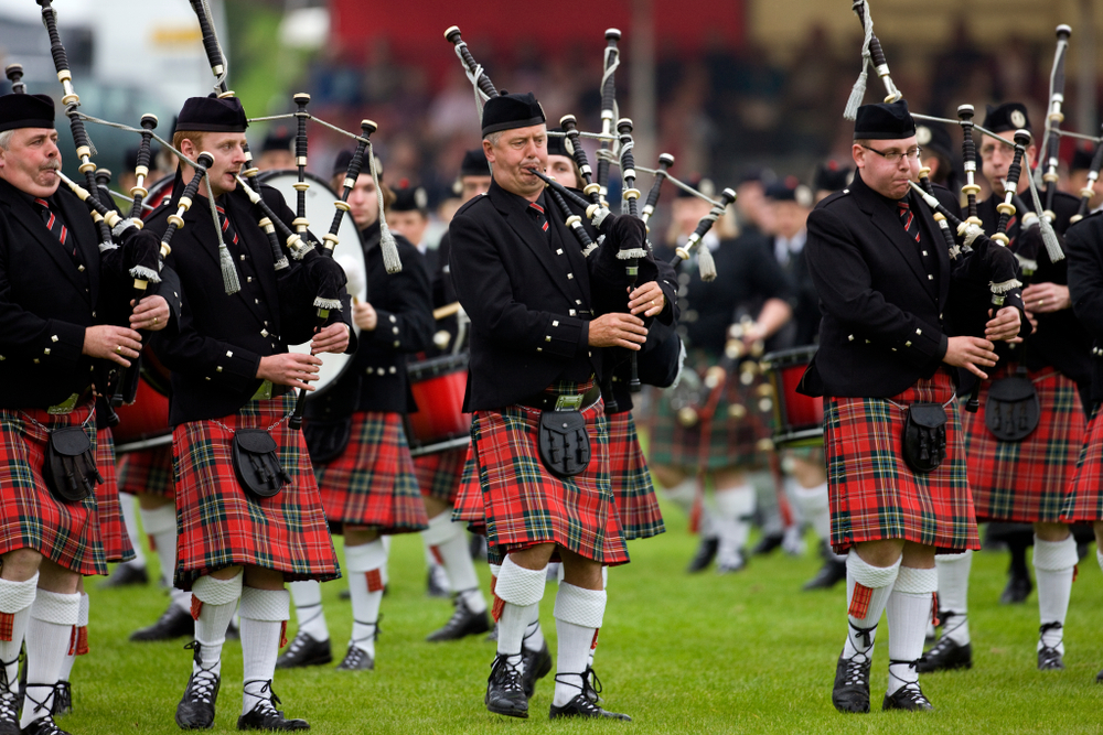 Kèn túi và những nghệ sĩ nam mặc váy kẻ ca rô xứ sở Scotland