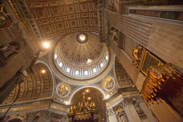 Thánh Đường Thánh Peter tại Rome: Một kiến trúc Phục Hưng nguy nga tráng lệ 