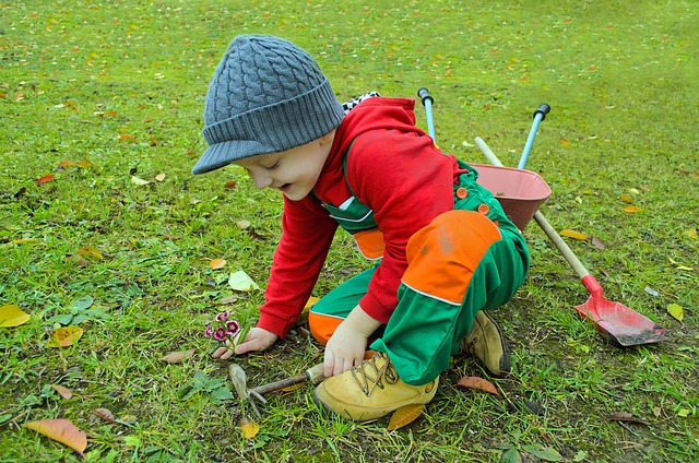 Gửi thế hệ tương lai: Hãy dạy con trẻ biết suy nghĩ cho người khác