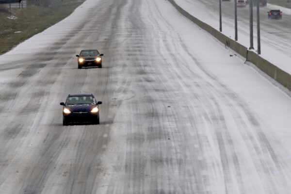 Hoa Kỳ: Tuyết, băng thổi qua miền Nam kèm theo bão mạnh mùa đông