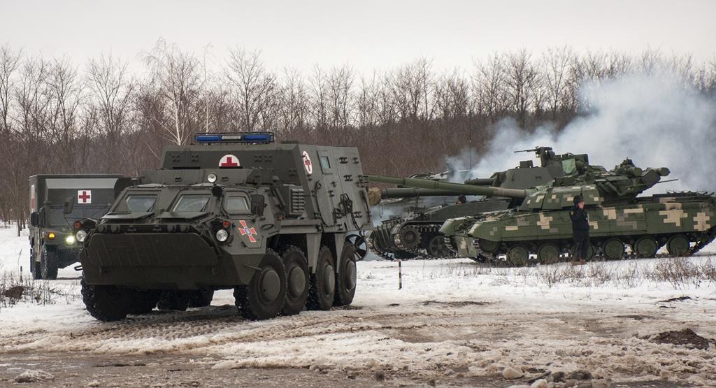 Pháo kích nổ ra ở Đông Ukraine giữa các tuyên bố xung đột