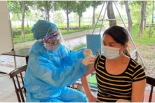 Việt Nam mùng 3 Tết: Số ca nhiễm tiếp tục giảm, toàn bộ học sinh, sinh viên đến trường sau Tết