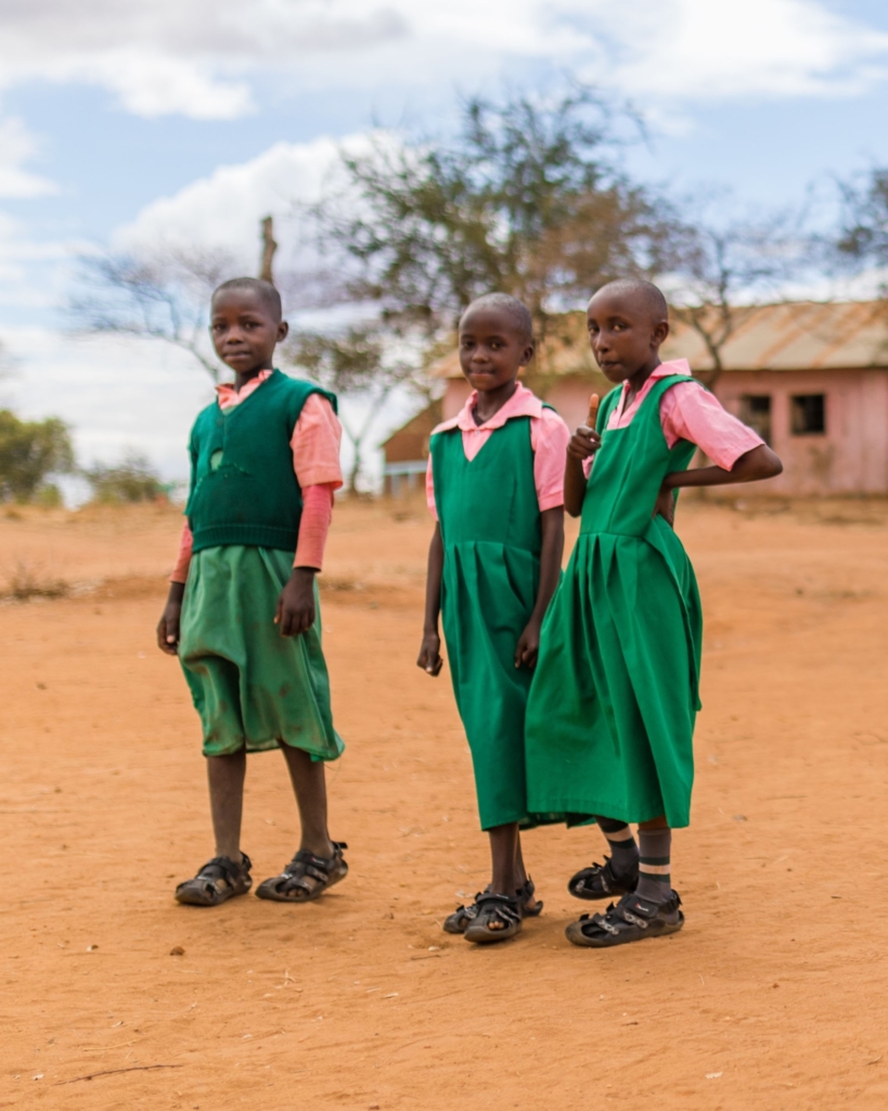 “Giày điều chỉnh kích cỡ” thay đổi cuộc sống của hàng ngàn trẻ nhỏ toàn cầu