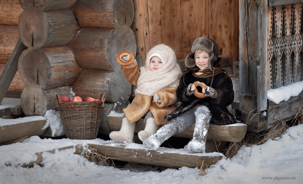 Nhiếp ảnh: Những em bé chập chững biết đi đáng yêu như búp bê Nga
