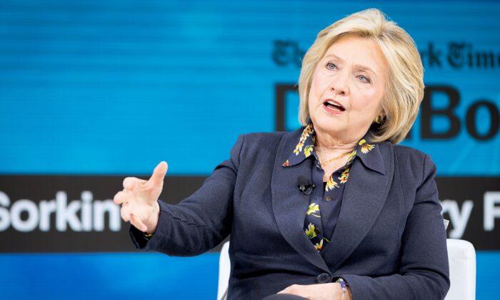 Chiến dịch của bà Clinton, DNC đồng ý trả tiền phạt cho các khoản thanh toán trong Hồ sơ Steele