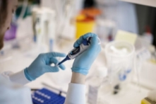 Israel loại bỏ giấy thông hành vaccine COVID-19 ở hầu hết mọi địa điểm