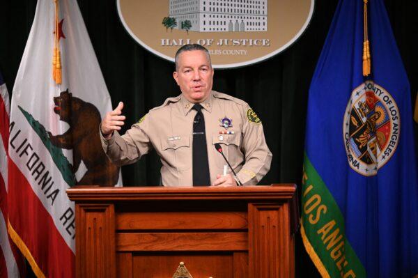 Quận Los Angles sa thải nhân viên không chích ngừa của sở cảnh sát trưởng và hàng ngàn người khác