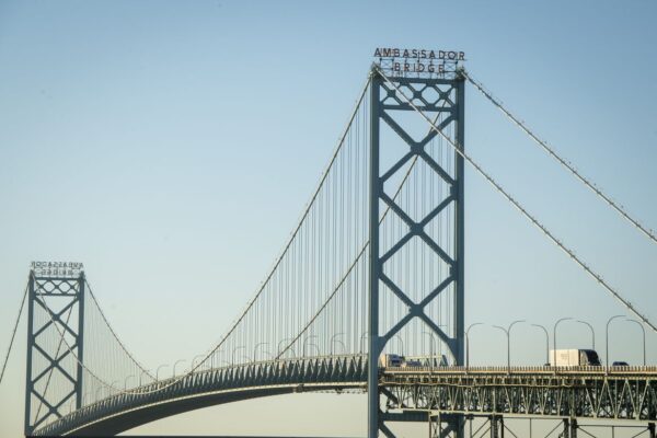 Tòa Bạch Ốc lo ngại về cuộc biểu tình của ‘Freedom Convoy’ trên cây cầu chính nối liền giữa Hoa Kỳ-Canada