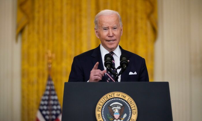 TT Biden công bố các biện pháp trừng phạt mới để đáp trả cuộc tấn công của Nga vào Ukraine