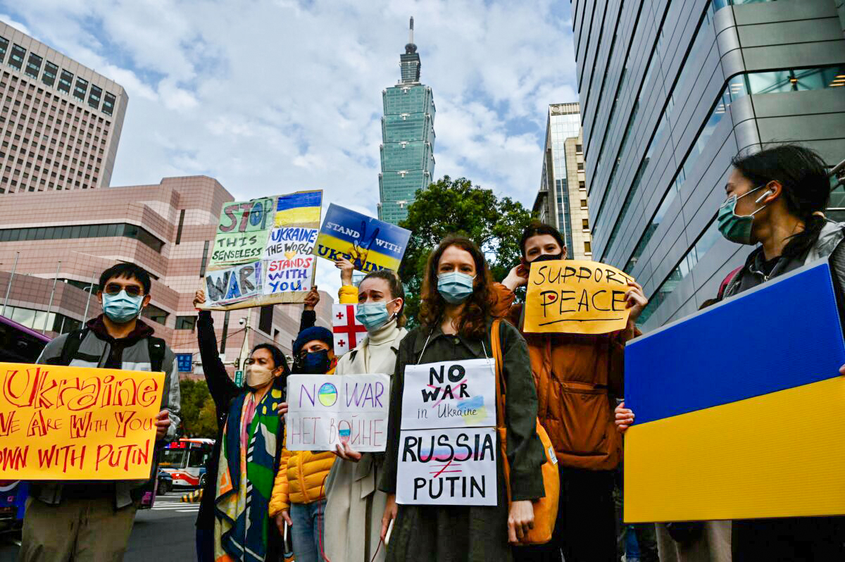 Dân biểu: Nga, Trung Quốc ‘âm mưu phía sau hậu trường’ trước cuộc xâm lược Ukraine