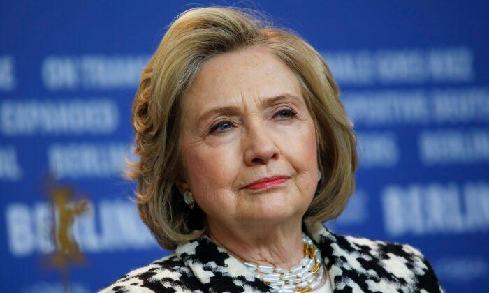 Bà Hillary Clinton phản hồi về hồ sơ Durham