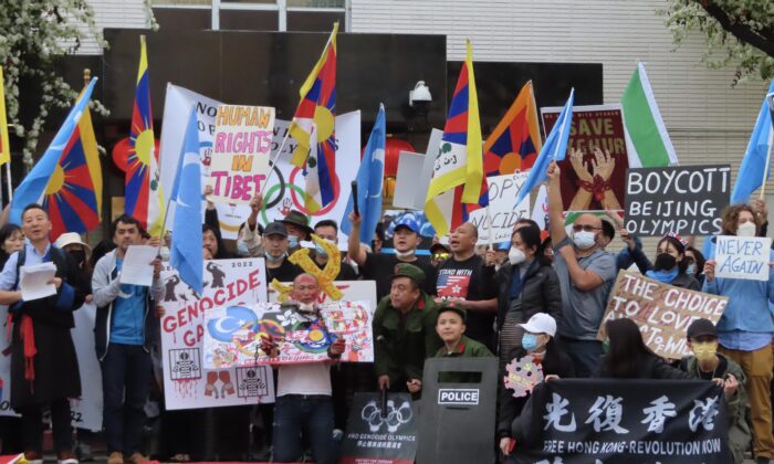 Các nhóm nhân quyền biểu tình ngoài Lãnh sự quán Trung Quốc trước thềm Thế vận hội Bắc Kinh