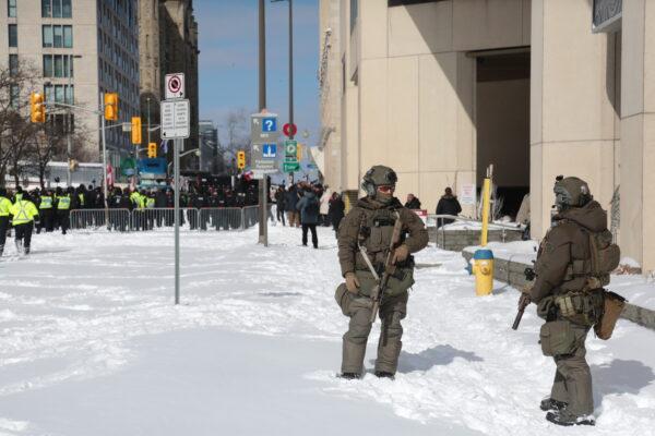 Canada: Hàng trăm cảnh sát quyết tâm giải tán người biểu tình ở Ottawa