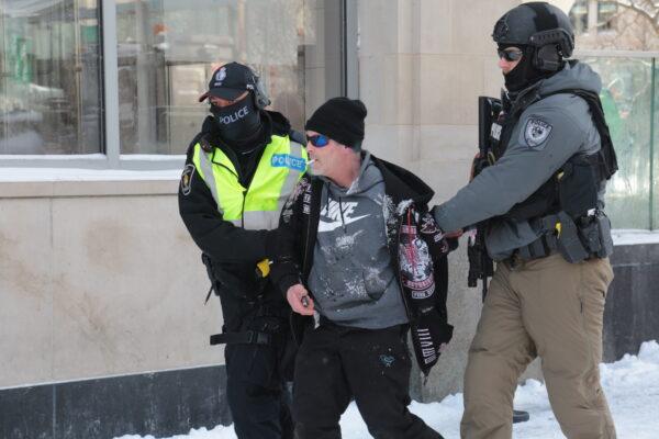 Canada: Hàng trăm cảnh sát quyết tâm giải tán người biểu tình ở Ottawa