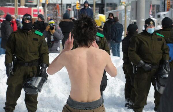 Canada: Hàng trăm cảnh sát quyết tâm giải tán người biểu tình ở Ottawa