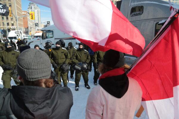 Canada: Hàng trăm cảnh sát quyết tâm giải tán người biểu tình ở Ottawa