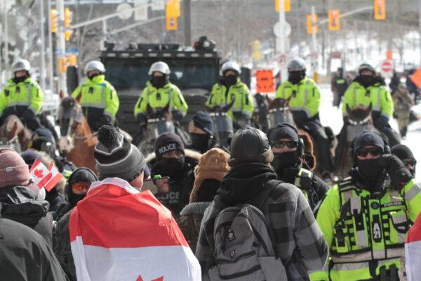 Canada: Hàng trăm cảnh sát quyết tâm giải tán người biểu tình ở Ottawa