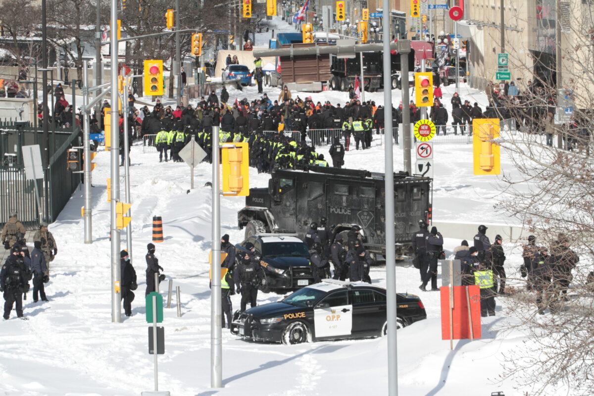 Canada: Hàng trăm cảnh sát quyết tâm giải tán người biểu tình ở Ottawa