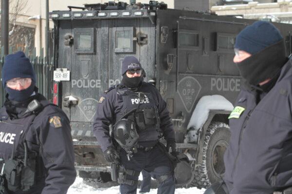 Canada: Hàng trăm cảnh sát quyết tâm giải tán người biểu tình ở Ottawa