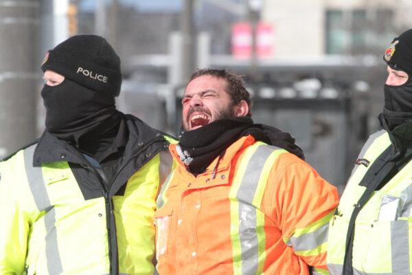 Canada: Hàng trăm cảnh sát quyết tâm giải tán người biểu tình ở Ottawa