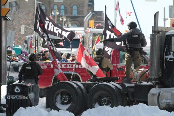 Canada: Hàng trăm cảnh sát quyết tâm giải tán người biểu tình ở Ottawa