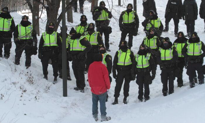 Canada: Hàng trăm cảnh sát quyết tâm giải tán người biểu tình ở Ottawa