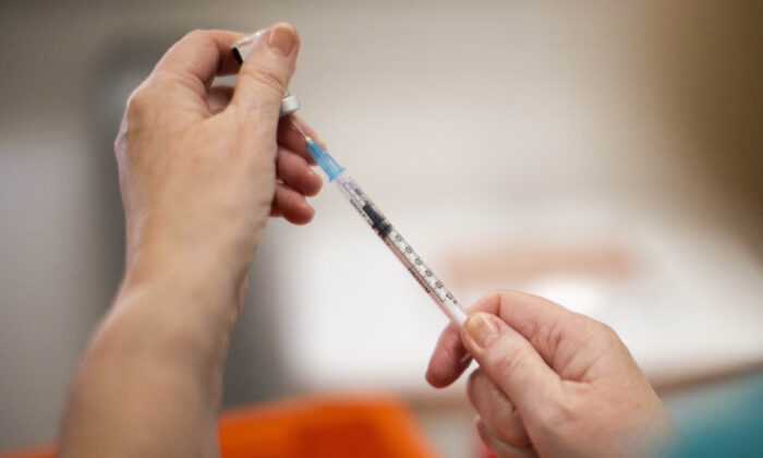Vaccine COVID-19 có làm giảm tỷ lệ tử vong hay không