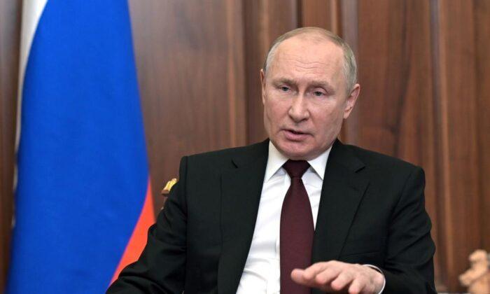 Tổng thống Putin ra lệnh cho quân đội Nga tiến vào các khu vực ly khai của Ukraine