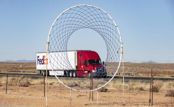 Tài xế xe tải Mỹ trong ‘Đoàn Xe Của Người Dân’ chuẩn bị đi từ California đến Hoa Thịnh Đốn