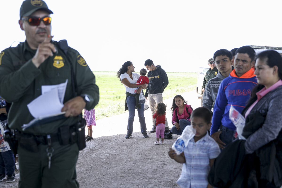 Chính phủ TT Biden ủng hộ ân xá cho người nhập cư bất hợp pháp bị ly tán