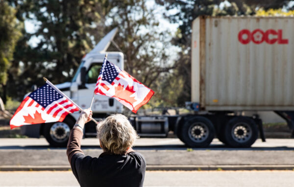 Đoàn Xe Tự Do Hoa Kỳ thúc giục các xe tải tham gia vào đoàn xe chính