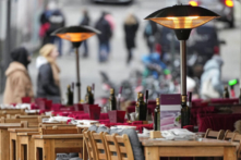 Doanh số bán lẻ của Eurozone giảm mạnh trong tháng 12/2021