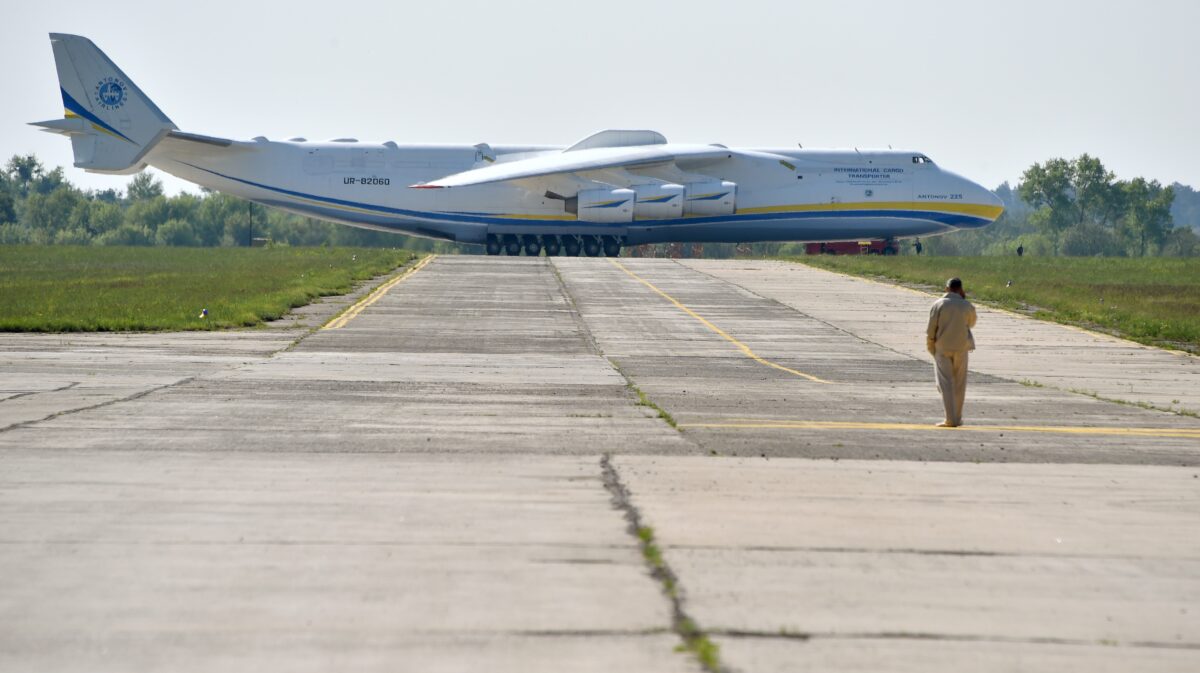 Phi cơ vận tải lớn nhất thế giới bị phá hủy tại phi trường giao tranh gần Kyiv