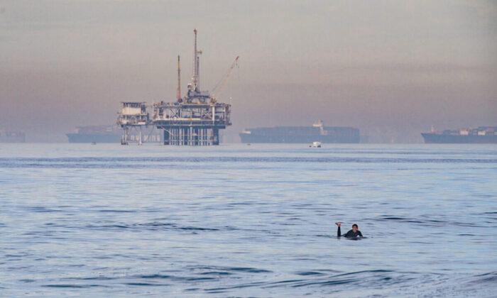 Cấm khoan dầu ngoài khơi ở California