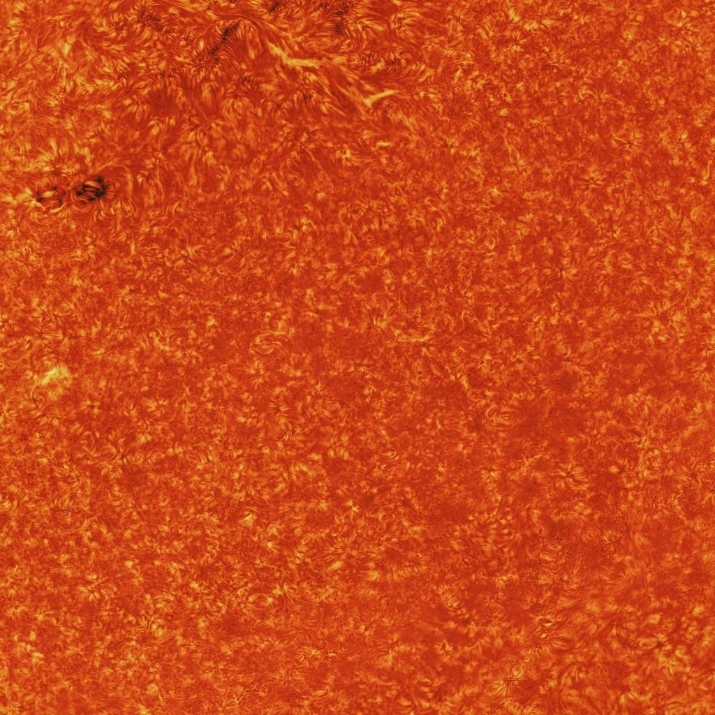 Ảnh mặt trời siêu nét xâu chuỗi từ 300,000 bức chụp qua thấu kính viễn vọng 