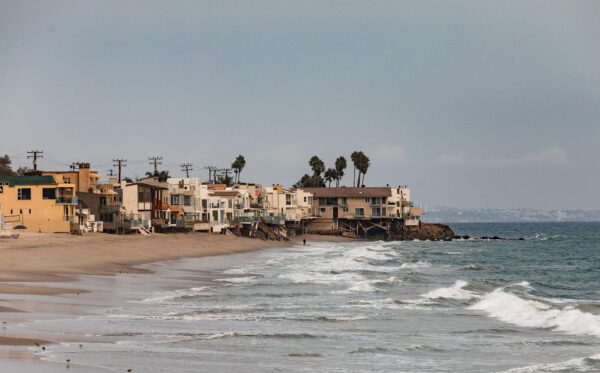 Giá nhà ở California