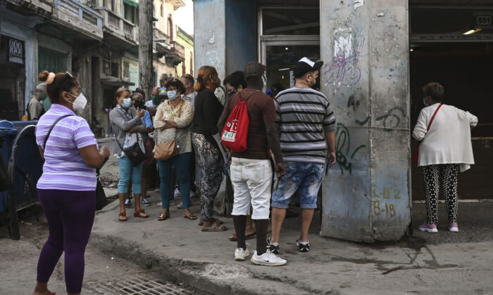 Nga đồng ý hoãn các khoản thanh toán nợ cho Cuba