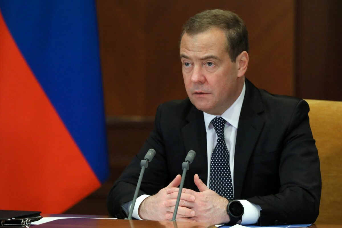 Cựu TT Medvedev: Nga có thể sử dụng vũ khí hạt nhân trong xung đột vũ trang thông thường