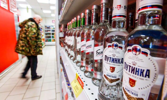Các thống đốc Đảng Cộng Hòa kêu gọi tẩy chay bán lẻ rượu vodka Nga
