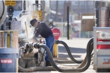 Tin Việt Nam ngày 5/3: VCCI thêm phương án giảm thuế môi trường mạnh hơn với xăng dầu, giá vàng tăng bứt tốc