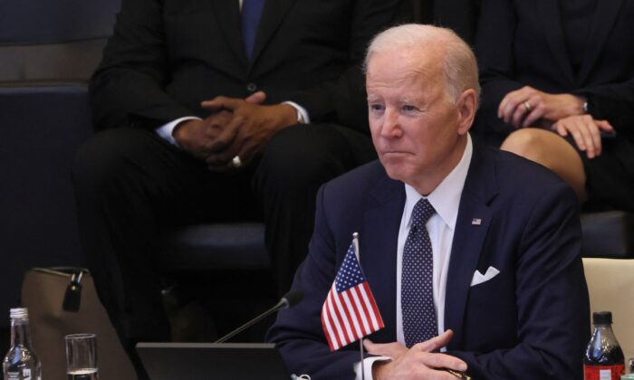 Tổng thống Biden công bố các biện pháp trừng phạt mới đối với Nga, viện trợ cho Ukraine