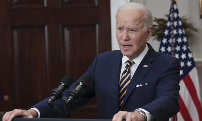 Tổng thống Biden tuyên bố cấm nhập cảng dầu từ Nga