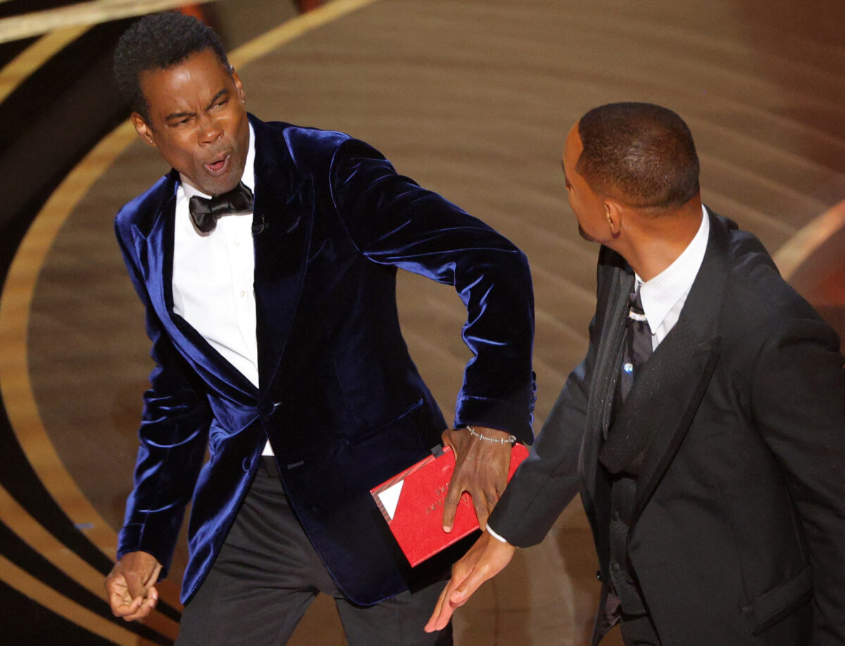Will Smith tát Chris Rock vì câu bông đùa về người vợ bị ốm, sau đó giành giải Oscar