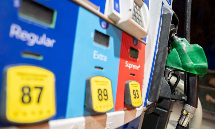 Đảng Cộng Hòa vận động cử tri tại các trạm xăng trong bối cảnh giá nhiên liệu cao
